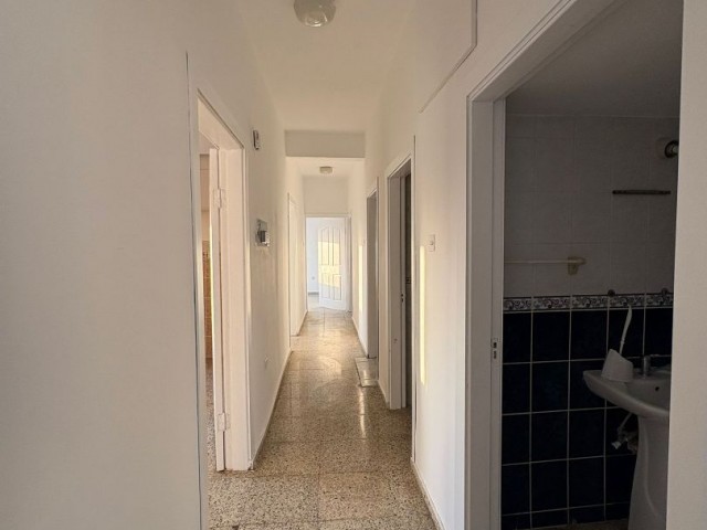 Gazimağusa Larnaka Yolu Satılık Eşyasız 3+1 Daire - Fotoğraf 4
