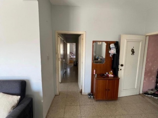 Gazimağusa Baykal Satılık Yarı Eşyalı 3+1 Daire - Fotoğraf 3