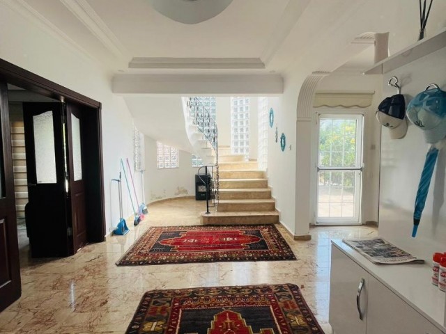 İskele Bahçeler Satılık Eşyalı 5+2 Villa - Fotoğraf 3