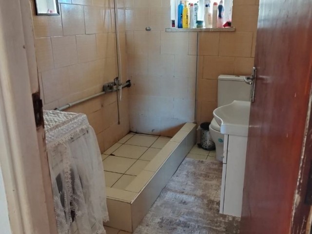 GAZİMAĞUSA MORMENEKŞE ARSA NİTELİĞİNDE SATILIK EŞYALI 3+2 MÜSTAKİL EV