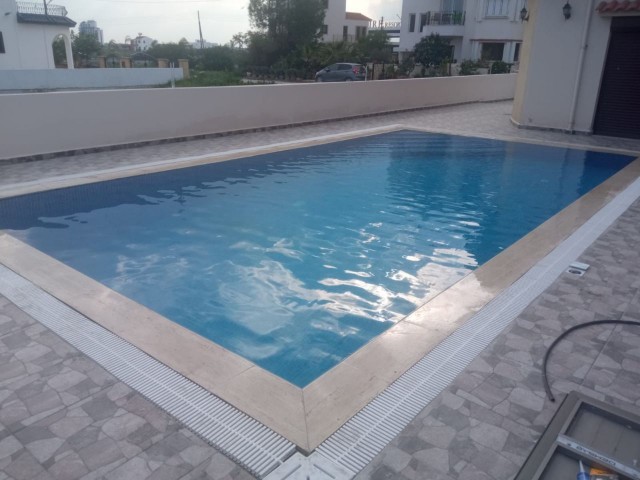 İskele Long Beach Satılık Eşyalı 4+2 Havuzlu Trıplex Lux Vılla - Fotoğraf 2