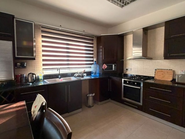 TEK YETKİLİ!!!GAZİMAĞUSA LARNAKA YOLU SATILIK EŞYALI 3+1 DAİRE