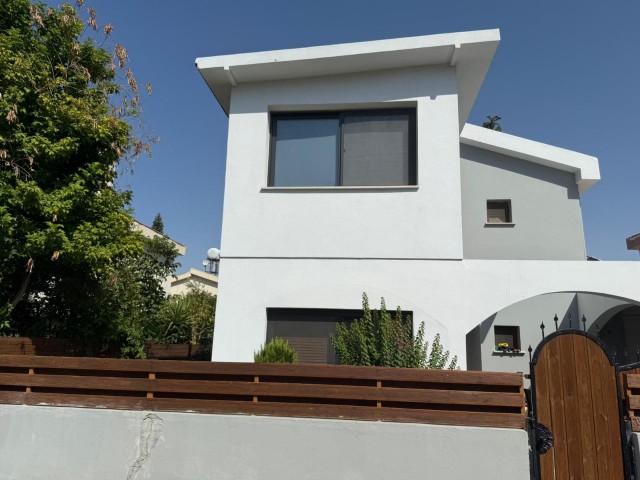 Boğaz Bölgesi Full Eşyalı Satılık Tam Müstakil Villa !! - Fotoğraf 2