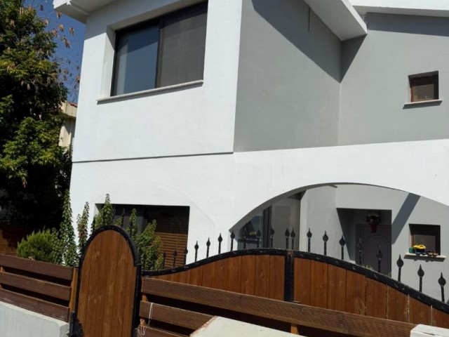 Boğaz Bölgesi Full Eşyalı Satılık Tam Müstakil Villa !! - Fotoğraf 4