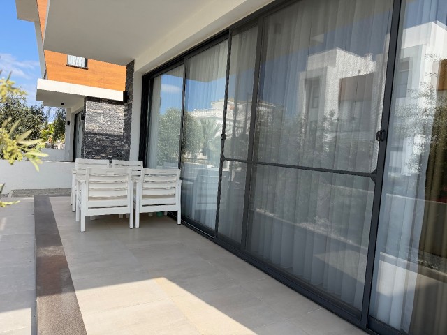 Yeni Boğaziçi'ndeki Popüler ve Seçkin "Orchad" Rezidansında, Havuz Yaninda, Çatı Terası ve Bahçesi Bulunan, 280 Metrekarelik, Lüks, 3+1 Müstakil, Tamamen Mobilyalı Villa. - Fotoğraf 2