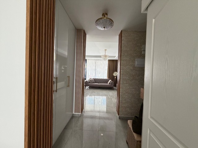 Yeni Boğaziçi'ndeki Popüler ve Seçkin "Orchad" Rezidansında, Havuz Yaninda, Çatı Terası ve Bahçesi Bulunan, 280 Metrekarelik, Lüks, 3+1 Müstakil, Tamamen Mobilyalı Villa. - Fotoğraf 3