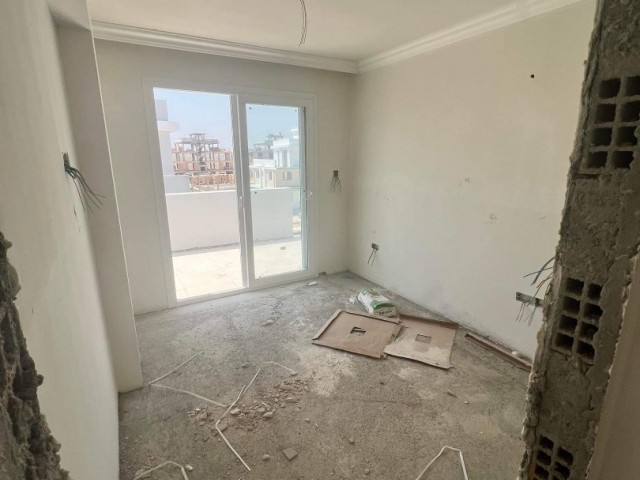 İskele Longbeach Bölgesinde Lux Havuzlu Sitede Satılık 1+1 Penthause Aralık 2023 Teslim - Fotoğraf 2