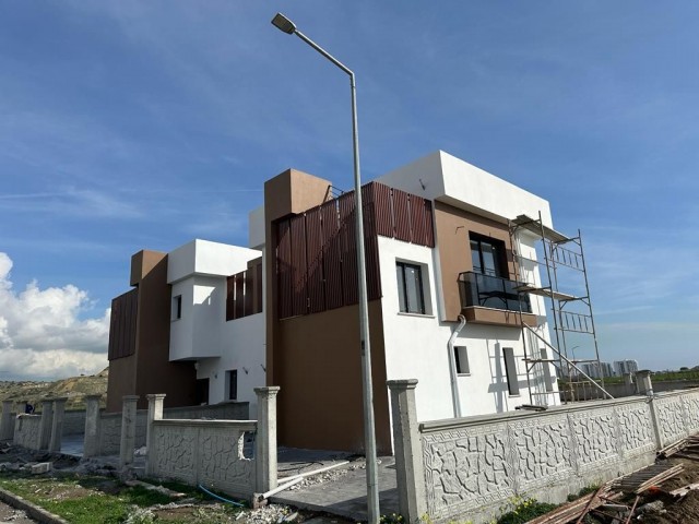 İSKELE BOĞAZDA SATILIK İKİZ VILLALAR