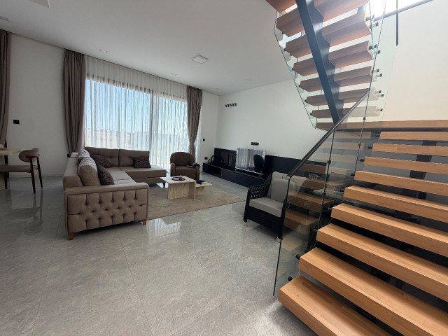 Satılık lüks 3+1 müstakil villa, design paketli, 220 m² kapalı alan, arsa 350m2, garaj, barbekü alanı ile La Isla Residence'da! Sözleşme devri fiyata dahildir! Kocani hazır!