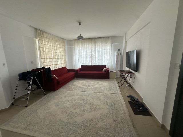 Gazimağusa Karakol Bölgesinde Satılık 3+1 Daire - Fotoğraf 3