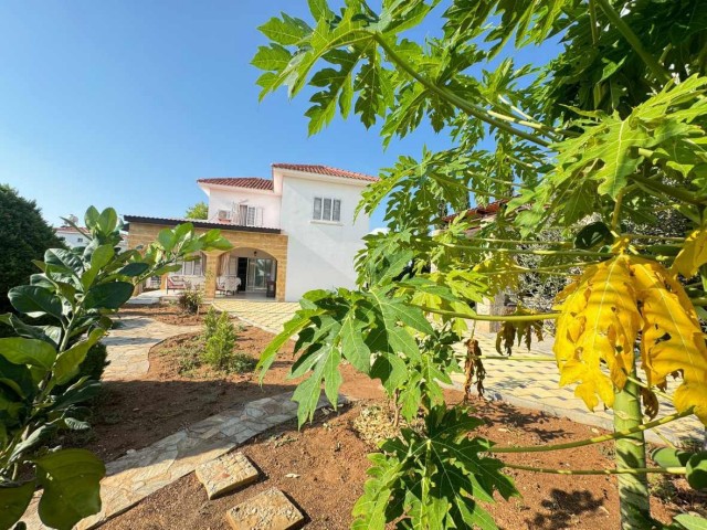 Harika Konum! Denize 300m! Arsa 700m2. Full eşyalı 3+1 Villa satılık! - Fotoğraf 2