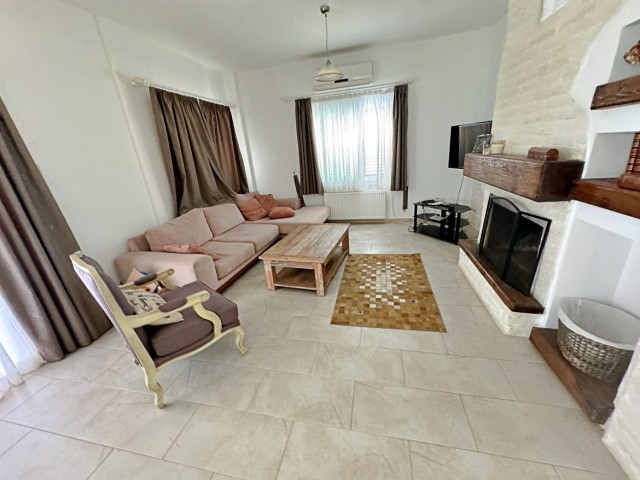 Harika Konum! Denize 300m! Arsa 700m2. Full eşyalı 3+1 Villa satılık! - Fotoğraf 3