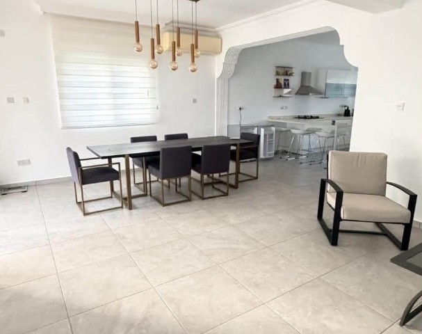 İskele Bölgesinde "Sea Pearl" Sitede Müstakil 2 Katlı 3+1 Villa. Denize 150 M! 3. Kat Terrasadan Deniz ve Dağ Manzarası var! Devri dahil! - Fotoğraf 3