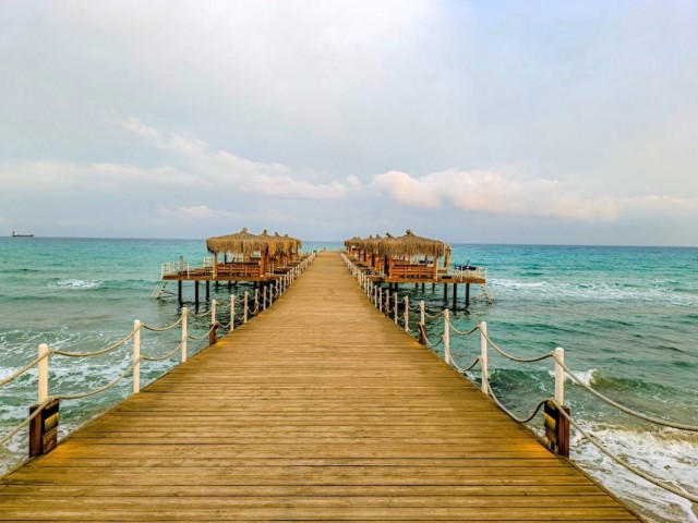 Denize sıfır konumda! Denize sadece 50 metre mesafede! Nefes kesici manzaraya ve özel havuza sahip, tamamen eşyalı, seçkin bir villa! - Fotoğraf 2