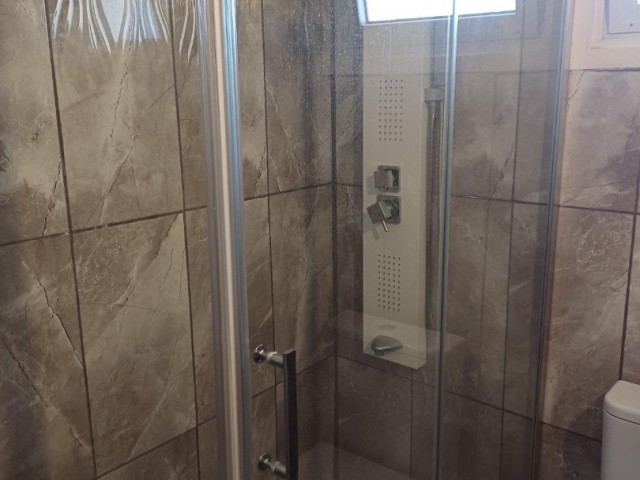 Gazimağusa DEVLET HASTANESİ YAKININDA FULL TADİLATLI FULL EŞYALI SATILIK 3+1 DAİRE
