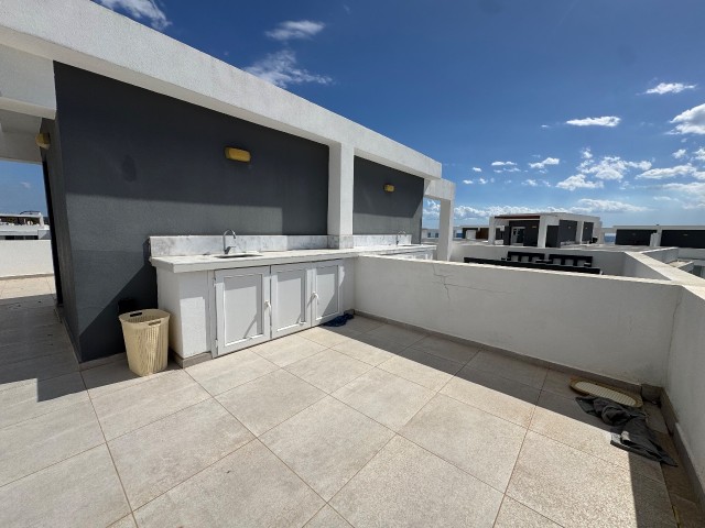 Sicak Teklif! Denize Sıfır! Lüks Four Seasons Residence 1'De Çatı Terası Bulunan, Tam Eşyalı, 2+1 Villa! Vergiler Ödendi! Eşdeğer Tapu Hazır! - Fotoğraf 2
