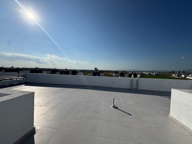 İskele'de Fiora residence'da 168m2 ve 78m2'lik çatı bahçesine özel erişimli 3+2 Loft Dubleks daire daire! Denize 200 m! - Fotoğraf 2