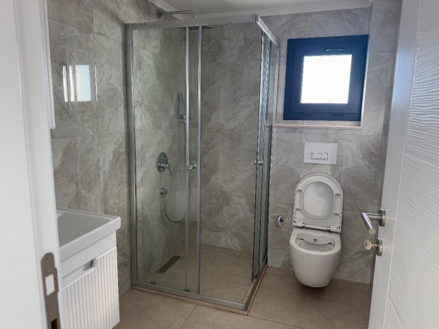 İskele'de Fiora residence'da 168m2 ve 78m2'lik çatı bahçesine özel erişimli 3+2 Loft Dubleks daire daire! Denize 200 m! - Fotoğraf 4