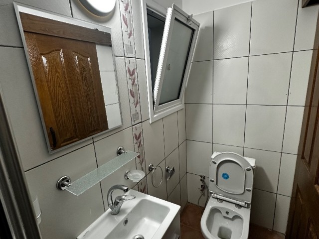 Girne merkez 3 + 1 zemin kat bahçeli daire - Fotoğraf 3