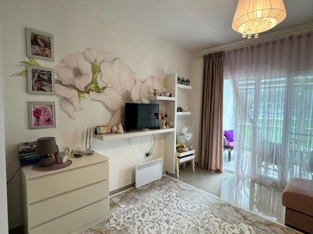 Fırsat Havuz manzaralı koçanlı studio satılık daire İskele Long Beach 🏖️ 5 yıldızlı site içerisinde - Fotoğraf 3
