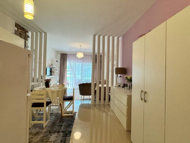 Fırsat Havuz manzaralı koçanlı studio satılık daire İskele Long Beach 🏖️ 5 yıldızlı site içerisinde - Fotoğraf 4