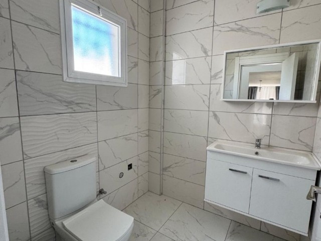 Müstakil 4+1 tertemiz, sıfır mobilyalı villa, birinci sahil şeridinde, eşyalı, deniz manzaralı, FIRSAT! levent sitesi, denize 3 dk yürüme mesafesinde - Fotoğraf 2