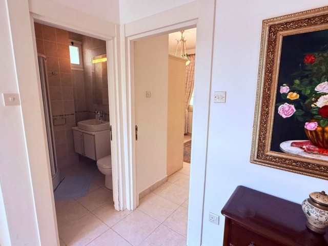 Girne’nin Kalbinde | 719 m² Bahçeli 5 Odalı Villa | Yaşam + Ticari Fırsat