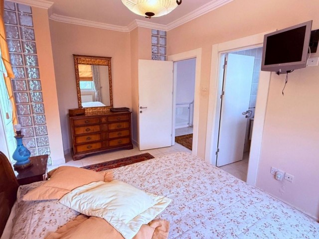 Girne’nin Kalbinde | 719 m² Bahçeli 5 Odalı Villa | Yaşam + Ticari Fırsat - Fotoğraf 3