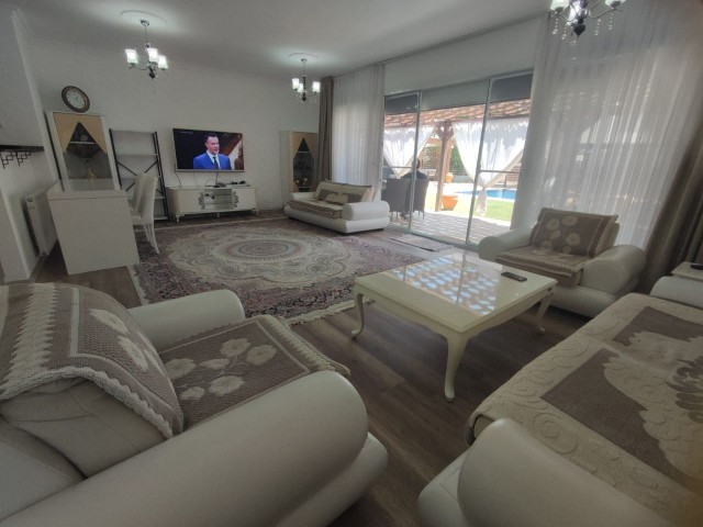 Iskele, Ceasar Beach özel havuzlu Villa (3+1), Denize sıfır sitede