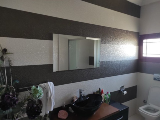 Mağusa tuzlada 5+1 satılık villa (acil satılık )