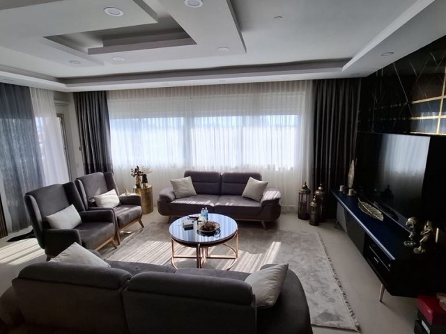 Mağusa şehir merkezinde satılık full eşyalı 2+1 daire