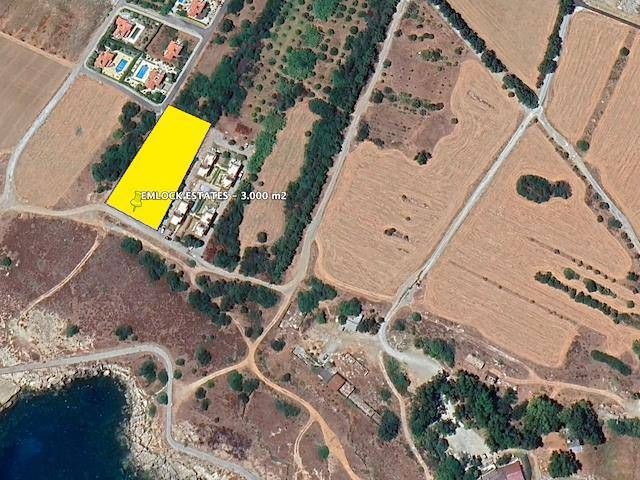 KKTC Girne Lapta'da Denize Yürüme Mesafesinde 3.000 m² Arsa + 3 Villa – Lapta’nın En Özel Konumunda!