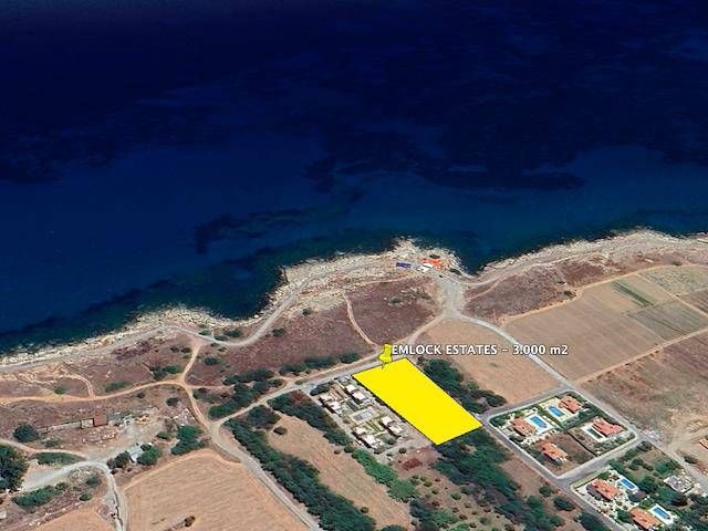 KKTC Girne Lapta'da Denize Yürüme Mesafesinde 3.000 m² Arsa + 3 Villa – Lapta’nın En Özel Konumunda! - Fotoğraf 4