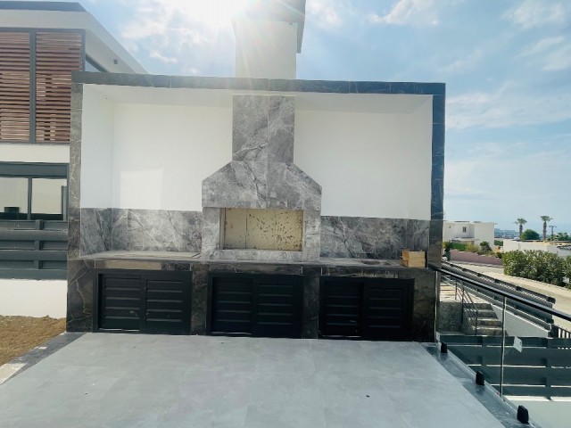 Girne Çatalköy'de Deniz Manzaralı Lüks Villa Satılık! - Fotoğraf 3