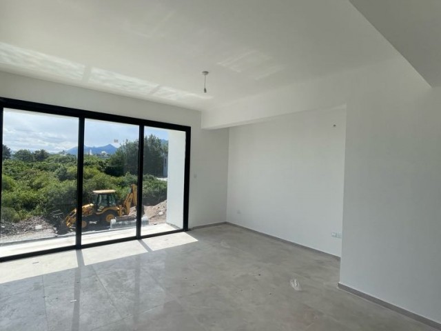 Girne Karaoğlanoğlu Denize Yakın Lüks 4+1 Villa - Fotoğraf 3
