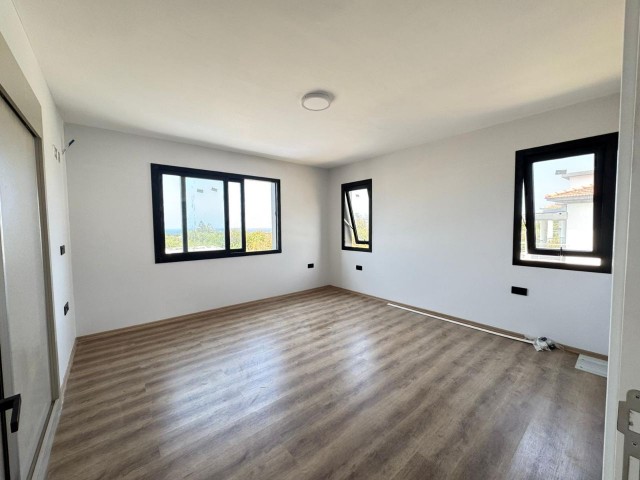 Girne Alsancak'ta Özel Havuzlu, Otellere Yürüme Mesafesinde Satılık 3+2 Villa - Fotoğraf 4