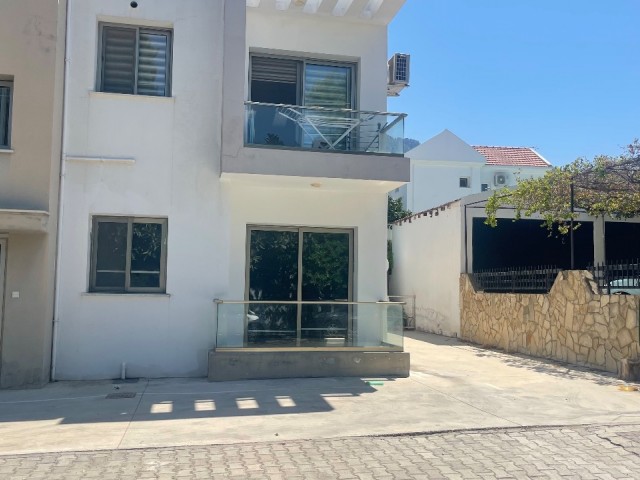 Girne Karaoğlanoğlu'nda Yarı Eşyalı, Doğa Manzaralı 1+1 Daire