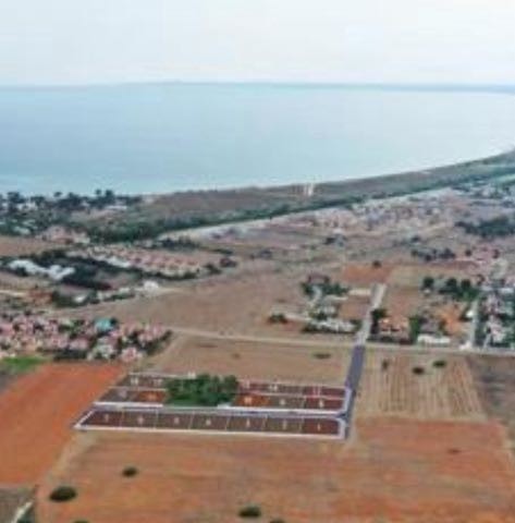 İskele bahçeler’de 625 m2 kare arsa ‘ bütün alt ve üst yapısı hazır .. - Fotoğraf 2
