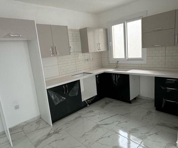 Lefkoşa Gönyeli’de satılık 3+1 penthouse ..