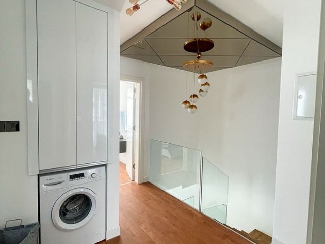 İskelenin en nezih sitesinde satılık 3+1 özel havuzlu villa .