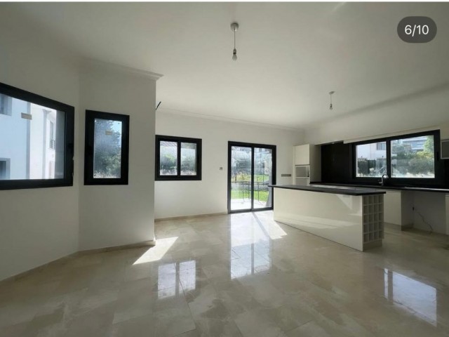 GİRNE ALSANCAKTA SATILIK 4+1 VILLA .