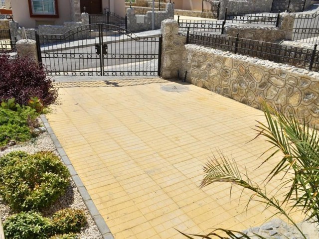Lefkoşa Hamitköyde Kaçırılmayacak Fırsat Olan Yeni Tamamlanmış 3+1 Geniş Bahçeli ve Teraslı Villa! - Fotoğraf 3