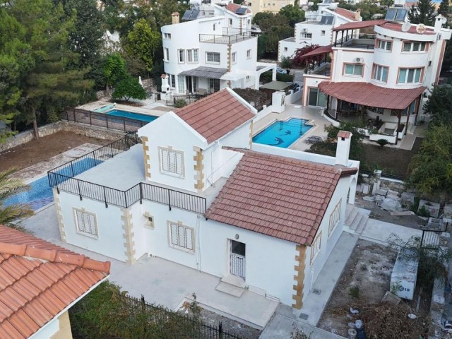 Karşıyaka'da Satılık 3+1 Villa