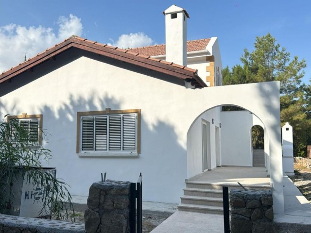 Karşıyaka'da Satılık 3+1 Villa - Fotoğraf 2
