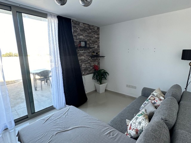 Girne Karaoglanoglu'da havuzlu bir sitede 3+2 lüks triplex ikiz villa, - Fotoğraf 3