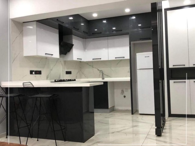 🏢Elin Apartmanı, 📍Gazimağusa / Salamis Caddesi – 📜Koçanı Hazır Satılık 2+1 Daire |⚒️Tadilat Edilmiş | 🪜4.Kat |🛋️Eşyalı & Mobilyalı |🎓DAÜ'ye Yürüme Mesafesi |💰Hazır Kiracılı |💷 Herşey Dahil ~ 70.000 £ | KIZILÖRS INVESTMENT