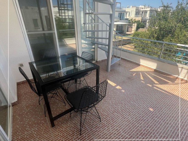 🏝️ Turtle Bay Village,📍Girne / Esentepe -📜 Koçanı Hazır Satılık 2+2 Penthouse Daire |🛋️Eşyalı & Mobilyalı |🌊Deniz, Dağ ve Havuz Manzaralı |💷Herşey Dahil ~ £115.000 | KIZILÖRS INVESTMENT - Fotoğraf 3