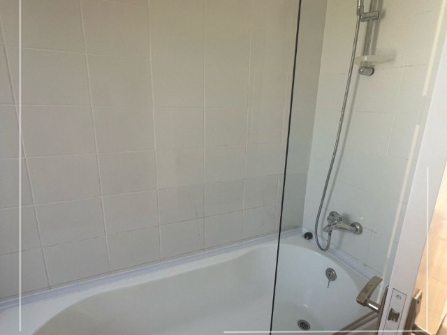 🏝️ Turtle Bay Village,📍Girne / Esentepe -📜 Koçanı Hazır Satılık 2+2 Penthouse Daire |🛋️Eşyalı & Mobilyalı |🌊Deniz, Dağ ve Havuz Manzaralı |💷Herşey Dahil ~ £115.000 | KIZILÖRS INVESTMENT - Fotoğraf 4