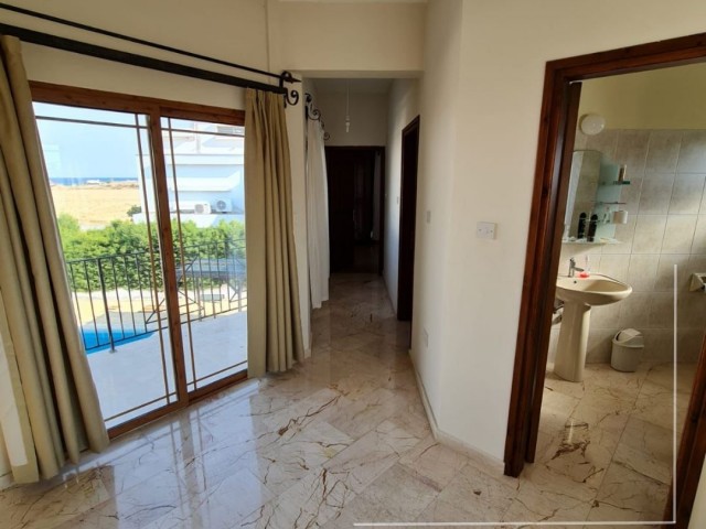 🏡 Gazimağusa – Yeniboğaziçi’nde Kiralık Havuzlu ve Deniz Manzaralı Villa - Fotoğraf 2