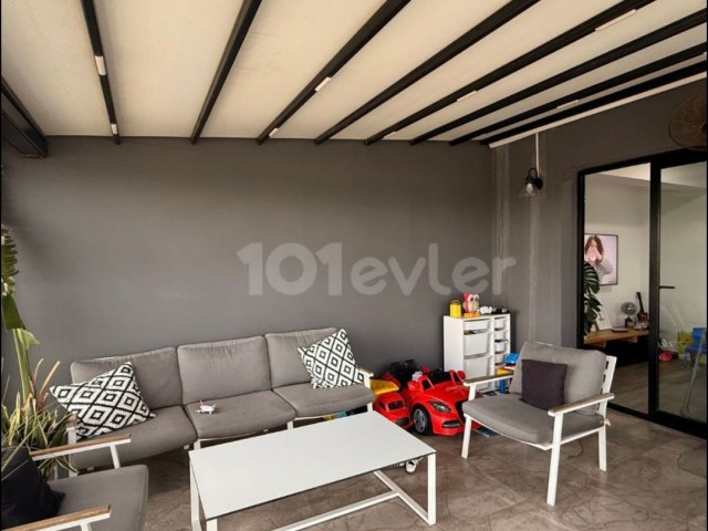 Bedis Tower Apt, Gazimağusa / Yeniboğaziçi - Koçanı Hazır Satılık 2+1 Penthouse | Deniz ve Orman Manzaralı | Herşey Dahil ~ 210.000 £ | KIZILÖRS INVESTMENT - Fotoğraf 3